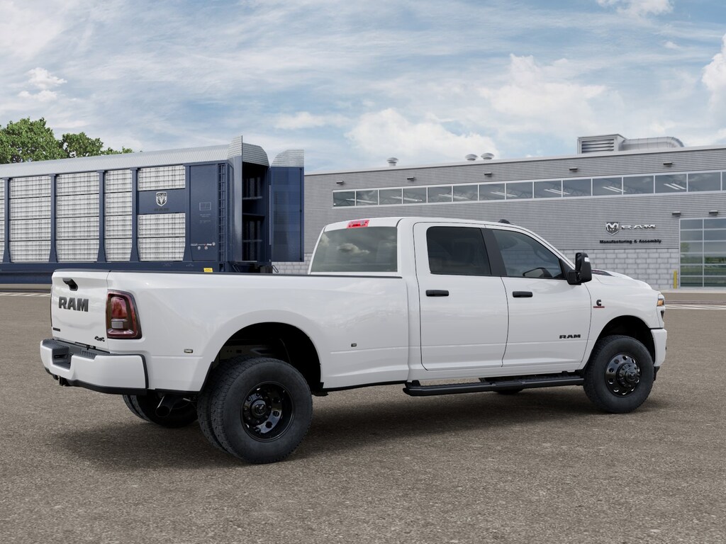 New 2027 Ram 3500 BIG HORN CREW CAB 4X4 8' BOX Pickup