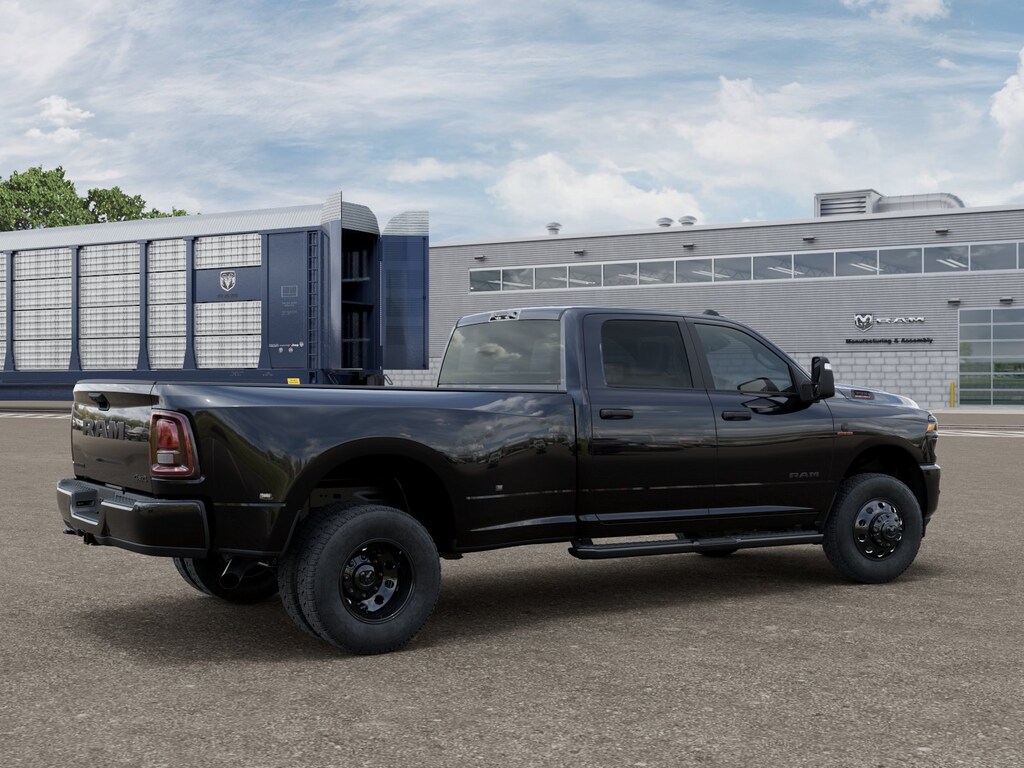 New 2027 Ram 3500 BIG HORN CREW CAB 4X4 8' BOX Pickup