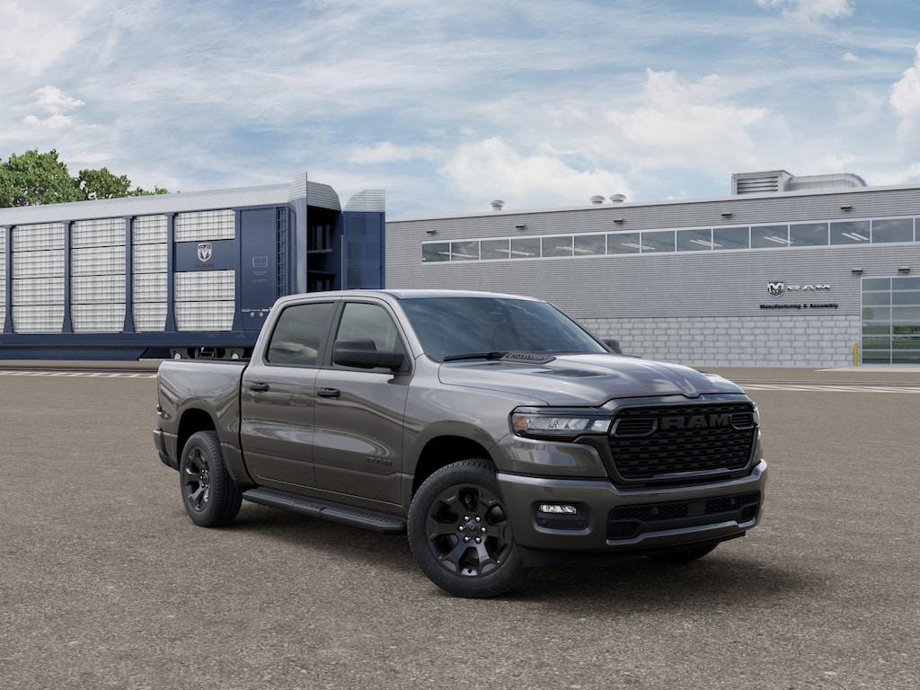 New 2026 Ram 1500 EXPRESS CREW CAB 4X4 5'7 BOX Pickup