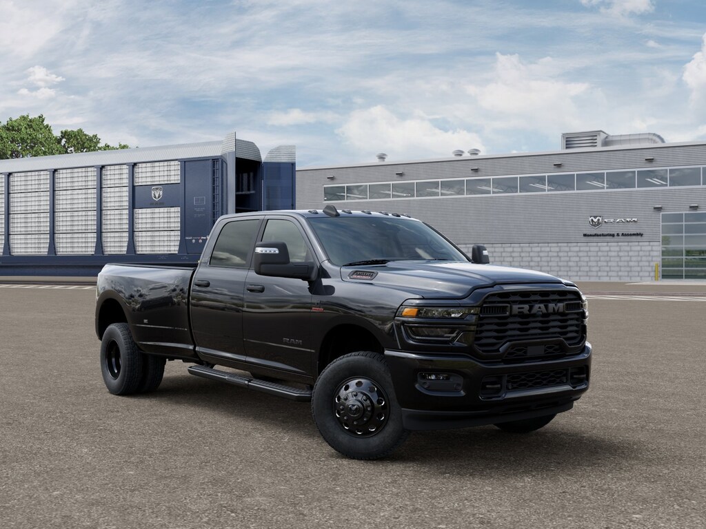 New 2027 Ram 3500 BIG HORN CREW CAB 4X4 8' BOX Pickup