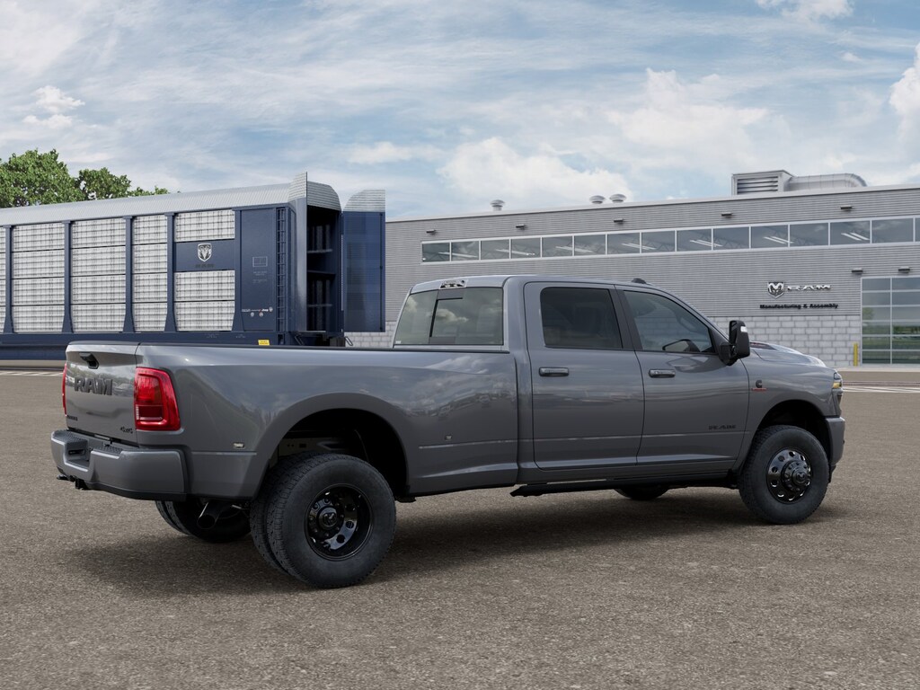 New 2027 Ram 3500 LARAMIE CREW CAB 4X4 8' BOX Pickup