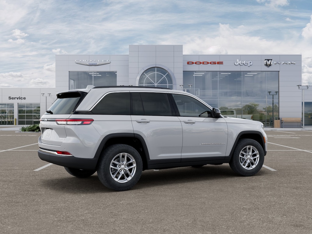 New 2026 Jeep Grand Cherokee Laredo 4x2 SUV