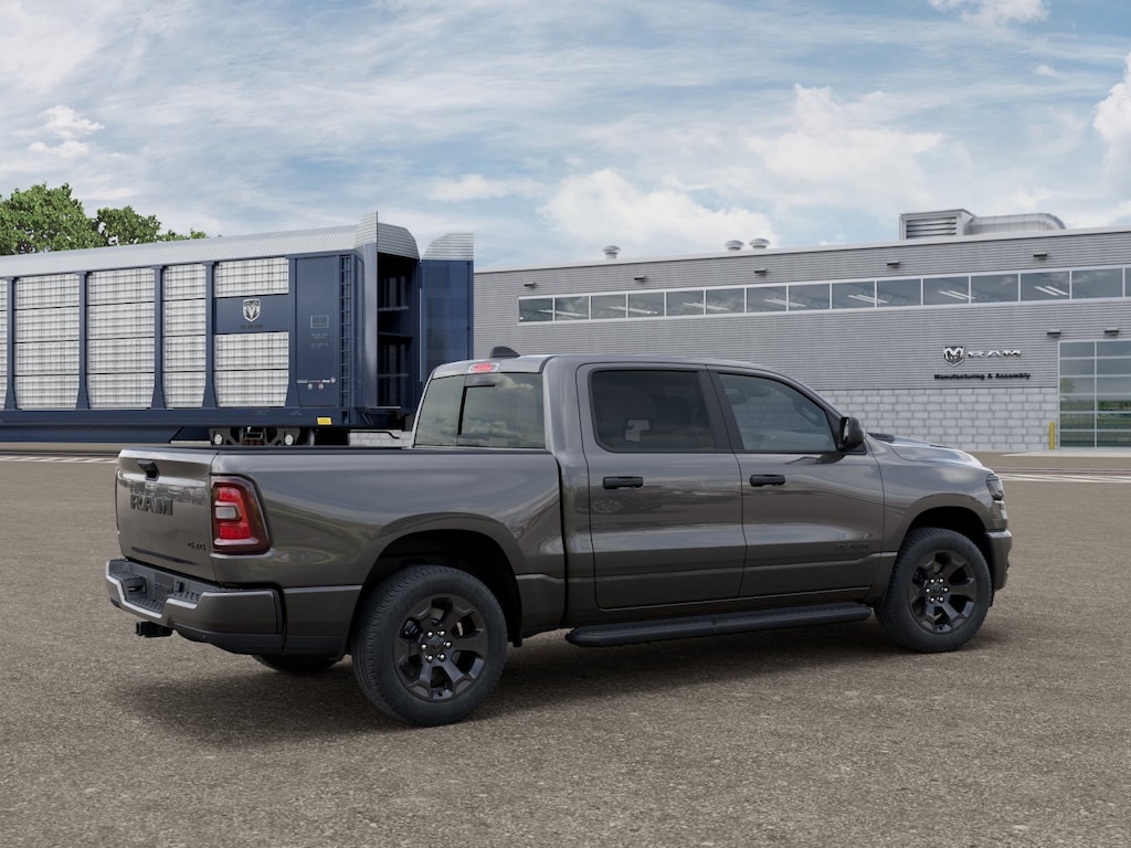 New 2026 Ram 1500 EXPRESS CREW CAB 4X4 5'7 BOX Pickup