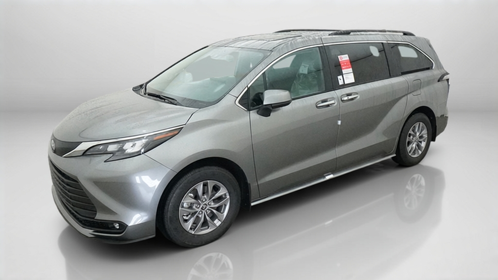 2026 Toyota Sienna XLE 8 PASSENGER