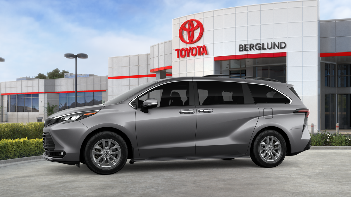 New 2026 Toyota Sienna XLE Van Passenger Van