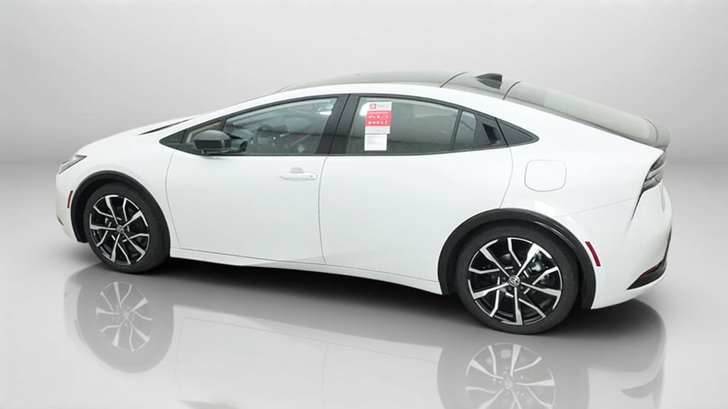 2026 Toyota Prius Plug-in Hybrid XSE Premium - Photo 31