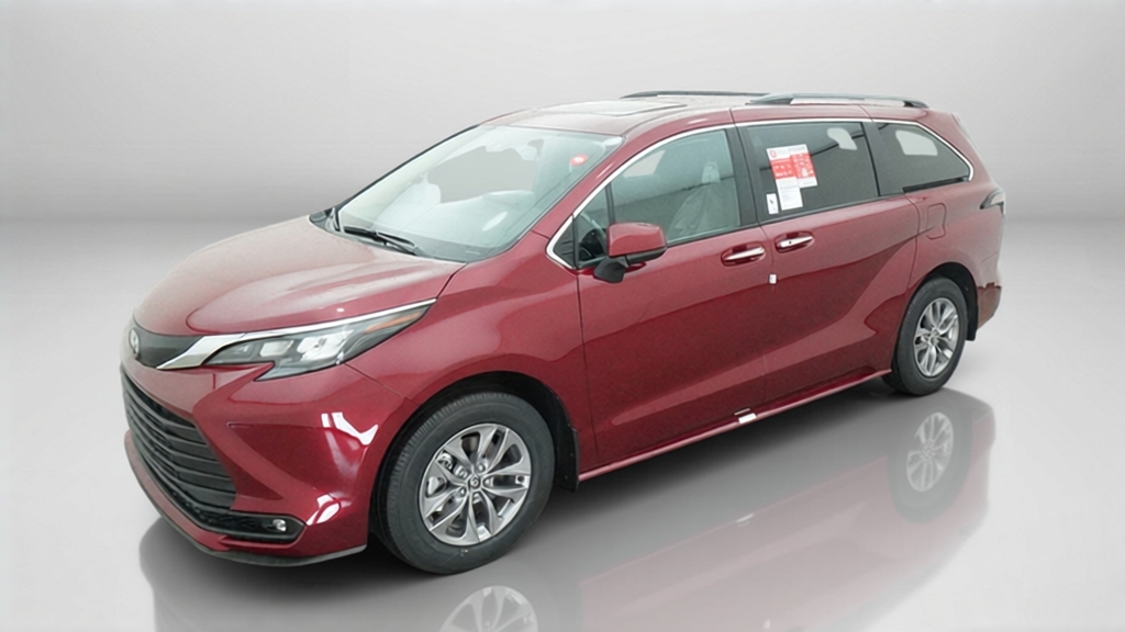 2026 Toyota Sienna XLE 8 PASSENGER