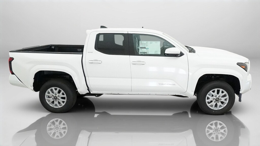 2026 Toyota Tacoma SR5 - Photo 8