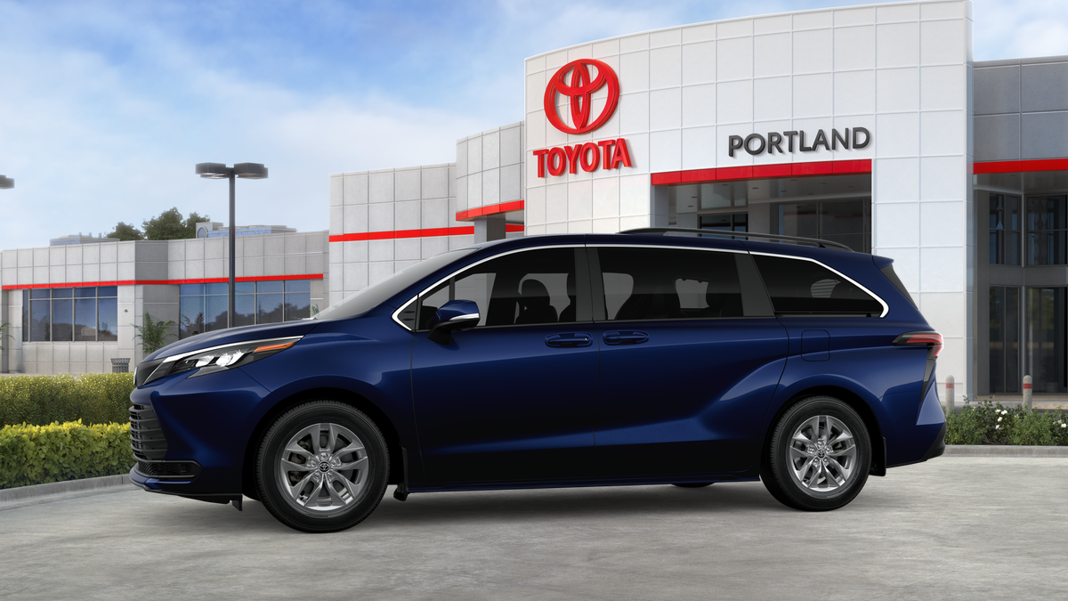 New 2026 Toyota Sienna LE 8 PASSENGER