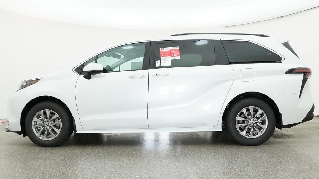 New 2026 Toyota Sienna XLE 8 PASSENGER