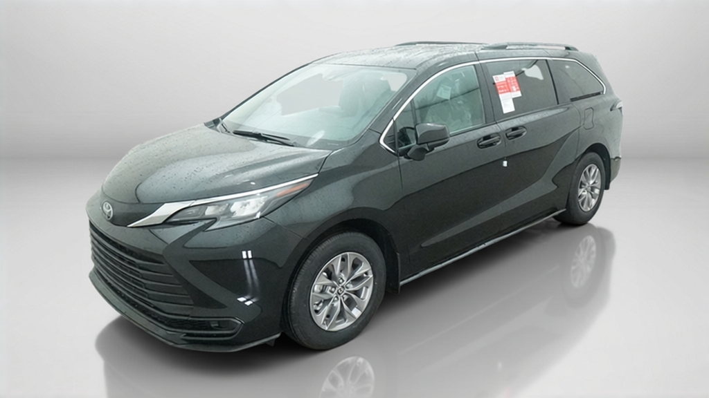 2026 Toyota Sienna LE 8 PASSENGER