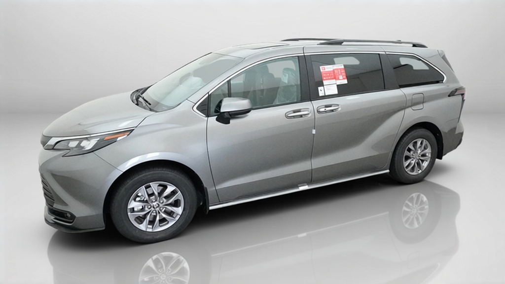 New 2026 Toyota Sienna XLE 8 PASSENGER