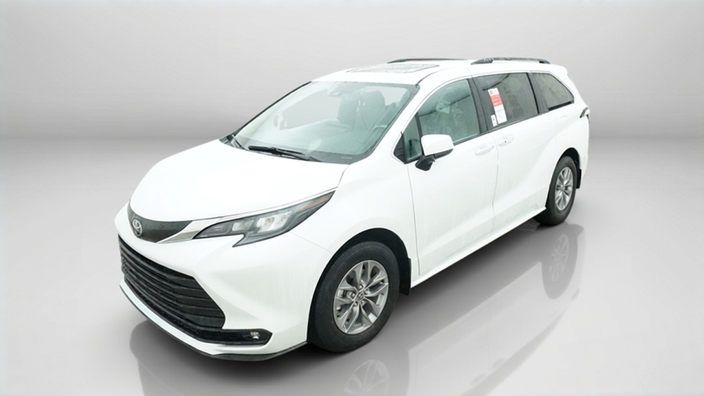 2026 Toyota Sienna XLE 8 PASSENGER