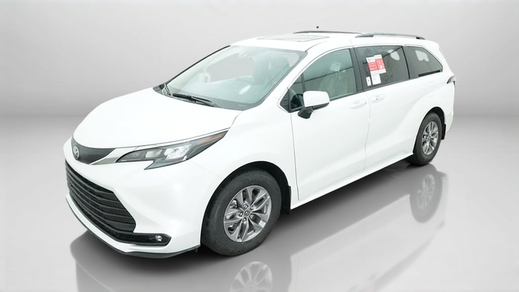 2026 Toyota Sienna 8 PASSENGER 