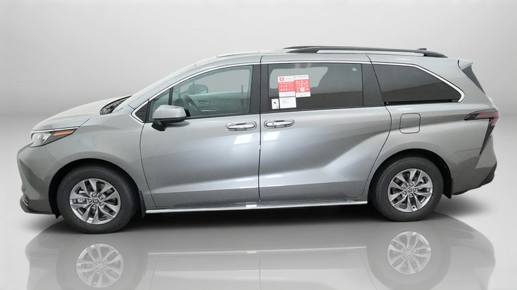 New 2026 Toyota Sienna XLE 8 PASSENGER