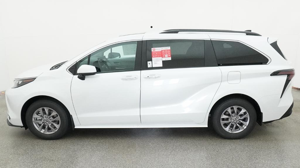 New 2026 Toyota Sienna XLE 8 PASSENGER