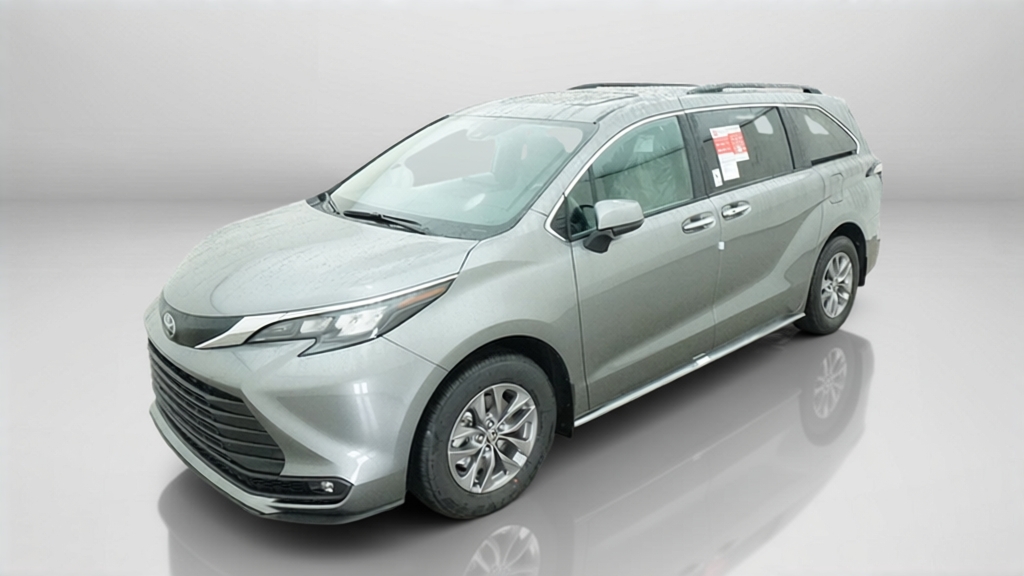 2026 Toyota Sienna XLE 8 PASSENGER