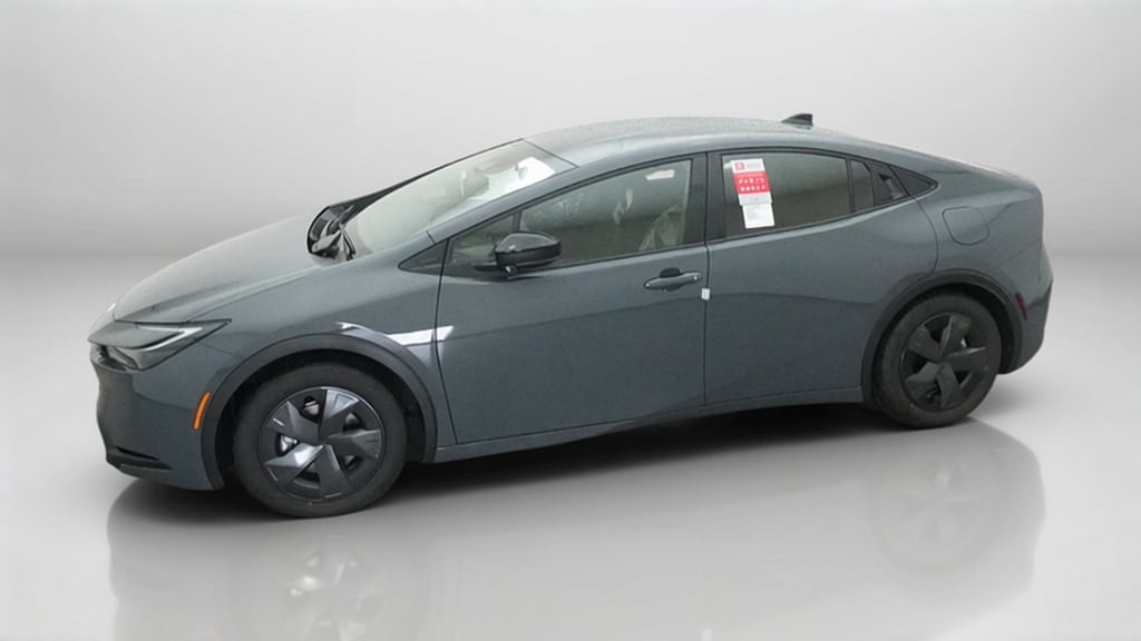 2026 Toyota Prius Plug-in Hybrid SE - Photo 6