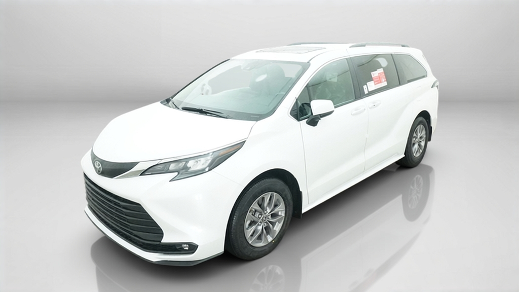 2026 Toyota Sienna XLE 8 PASSENGER