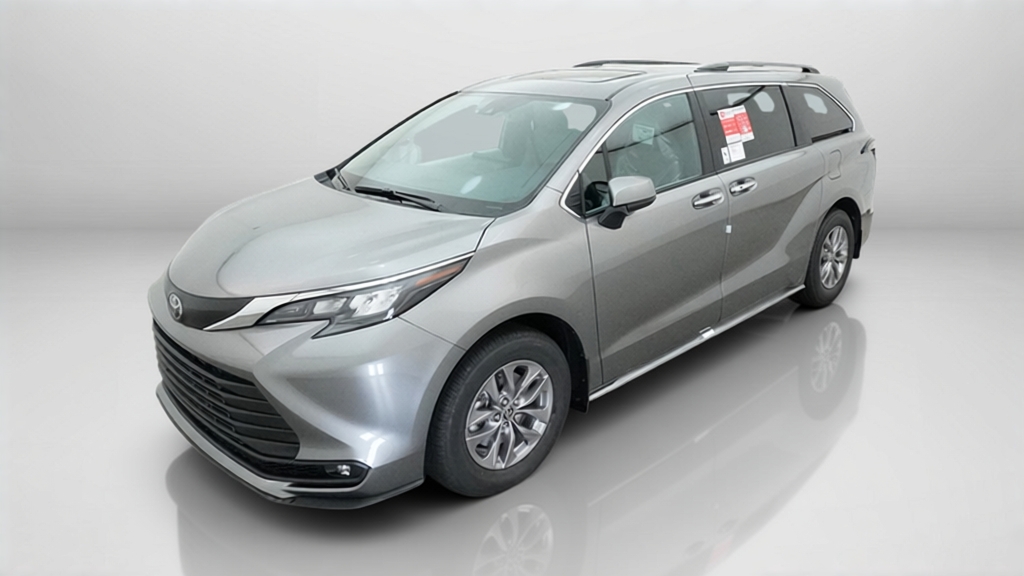 New 2026 Toyota Sienna XLE 8 PASSENGER