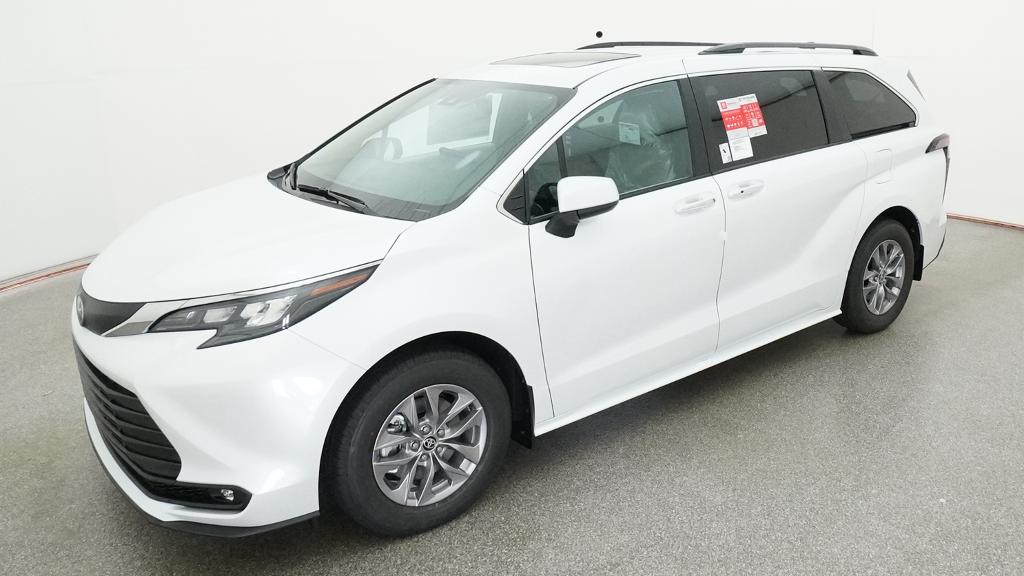 2026 Toyota Sienna XLE 8 PASSENGER