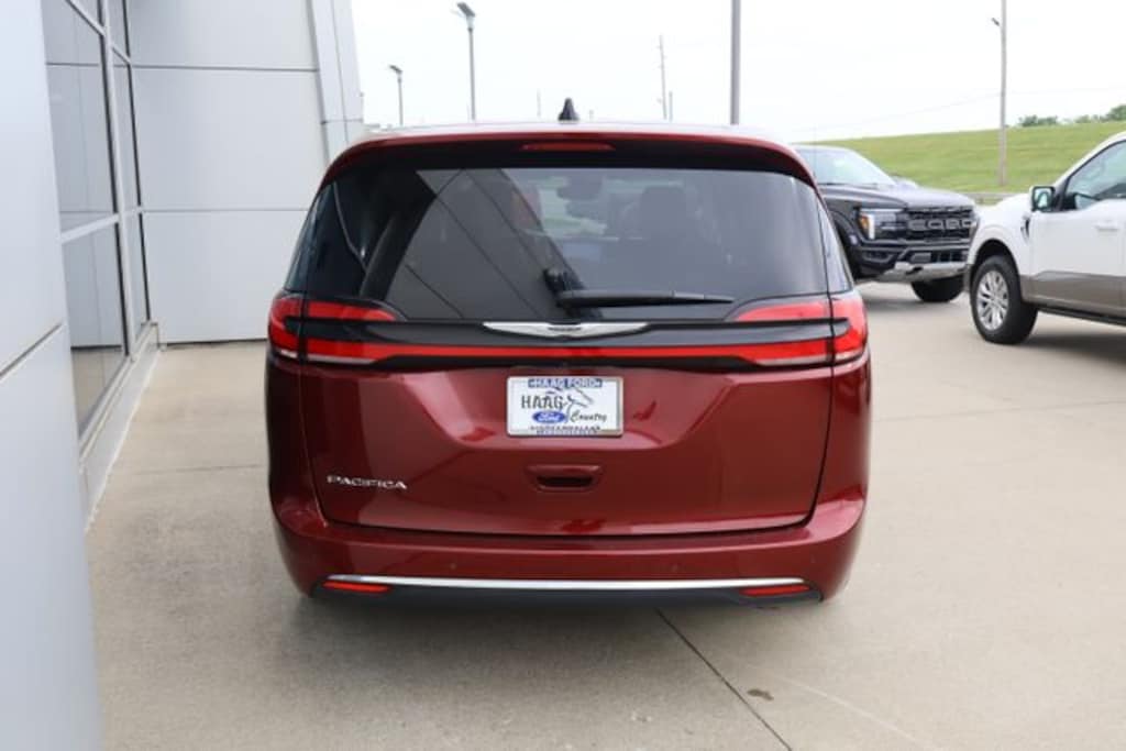 Certified 2023 Chrysler Pacifica Touring L Minivan/Van