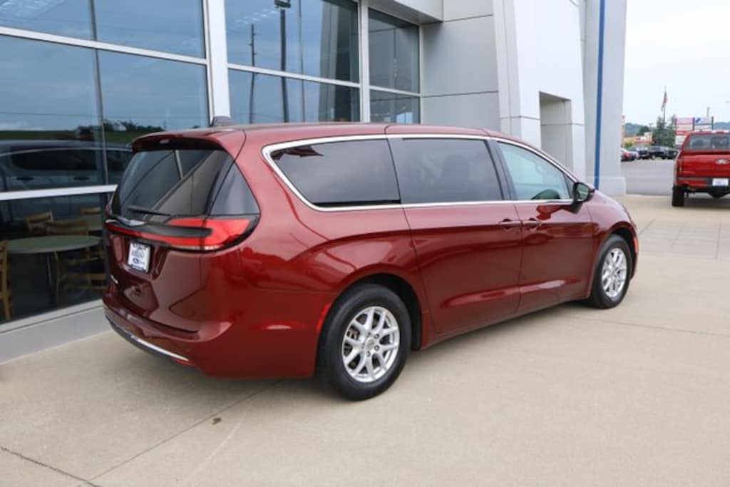 Certified 2023 Chrysler Pacifica Touring L Minivan/Van