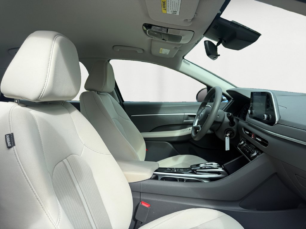 2023 Hyundai Sonata SE - Photo 16