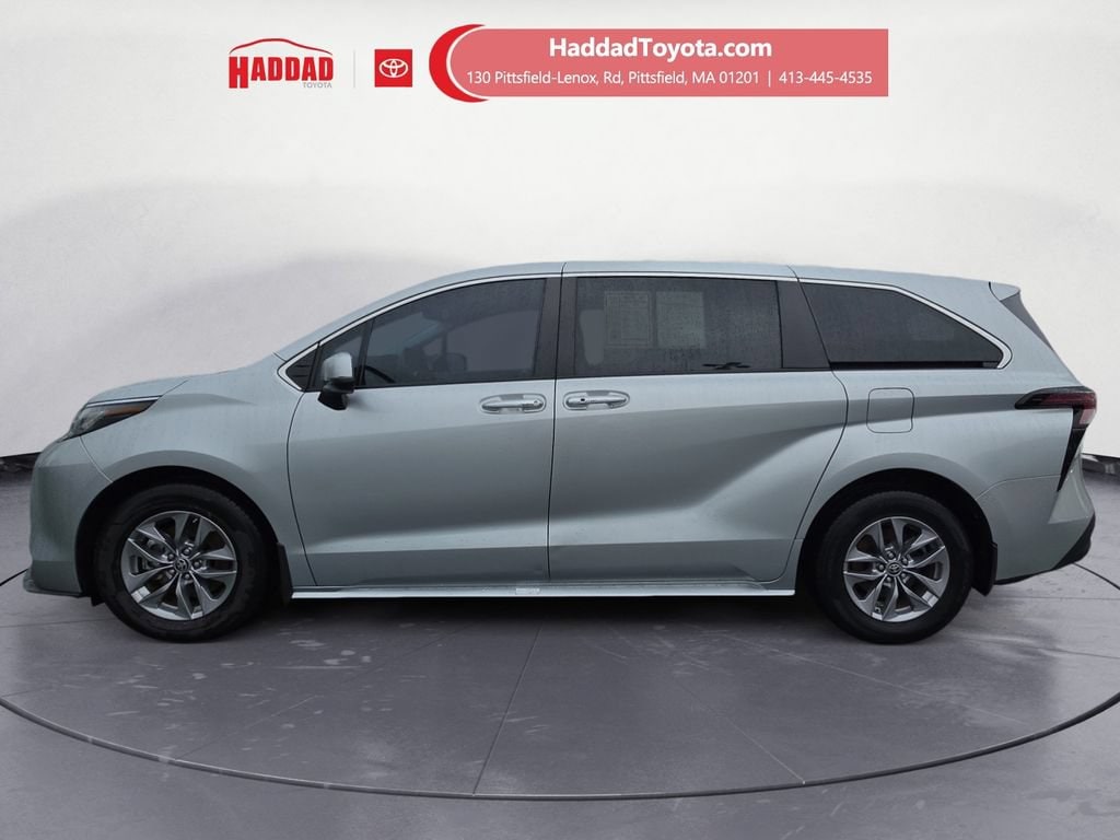 Used 2023 Toyota Sienna XLE Minivan/Van
