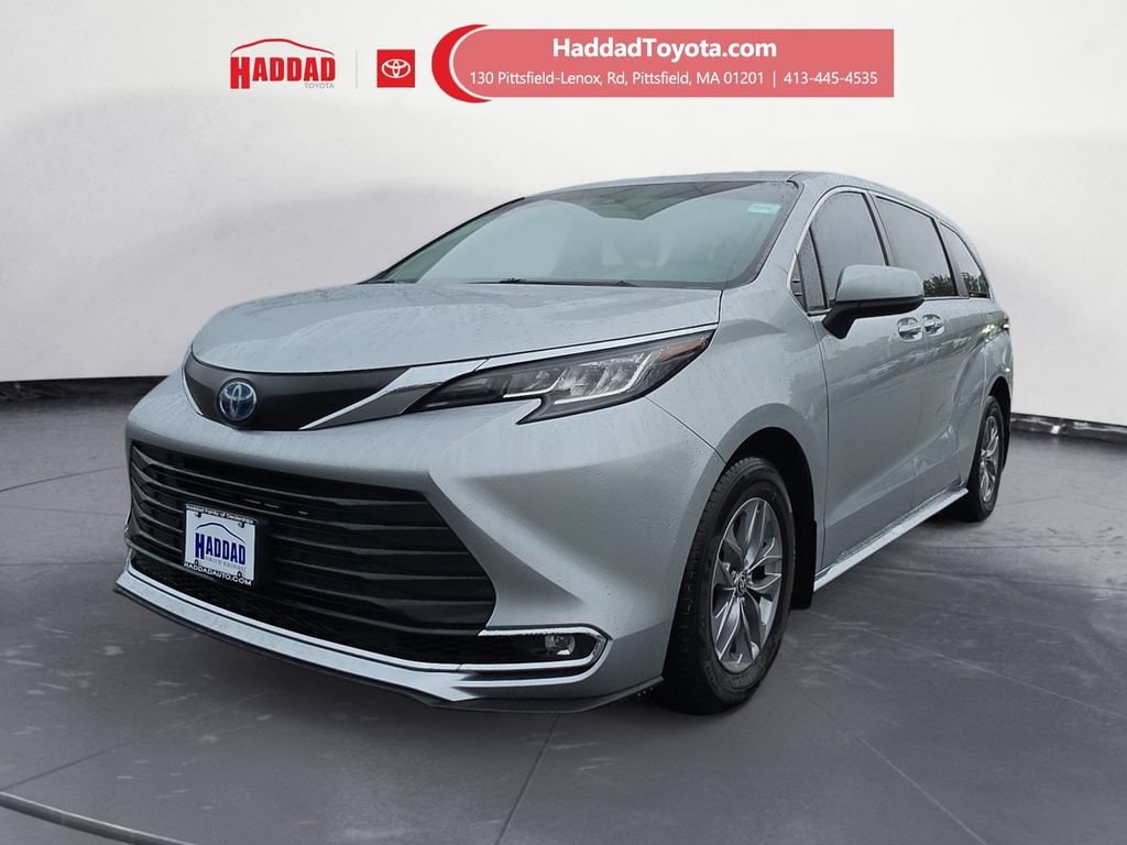 Used 2023 Toyota Sienna XLE Minivan/Van