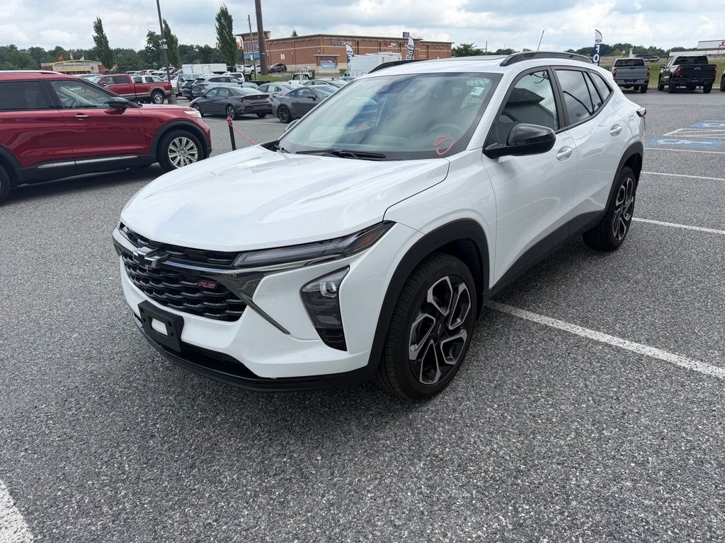 Used 2025 Chevrolet Trax 2RS SUV