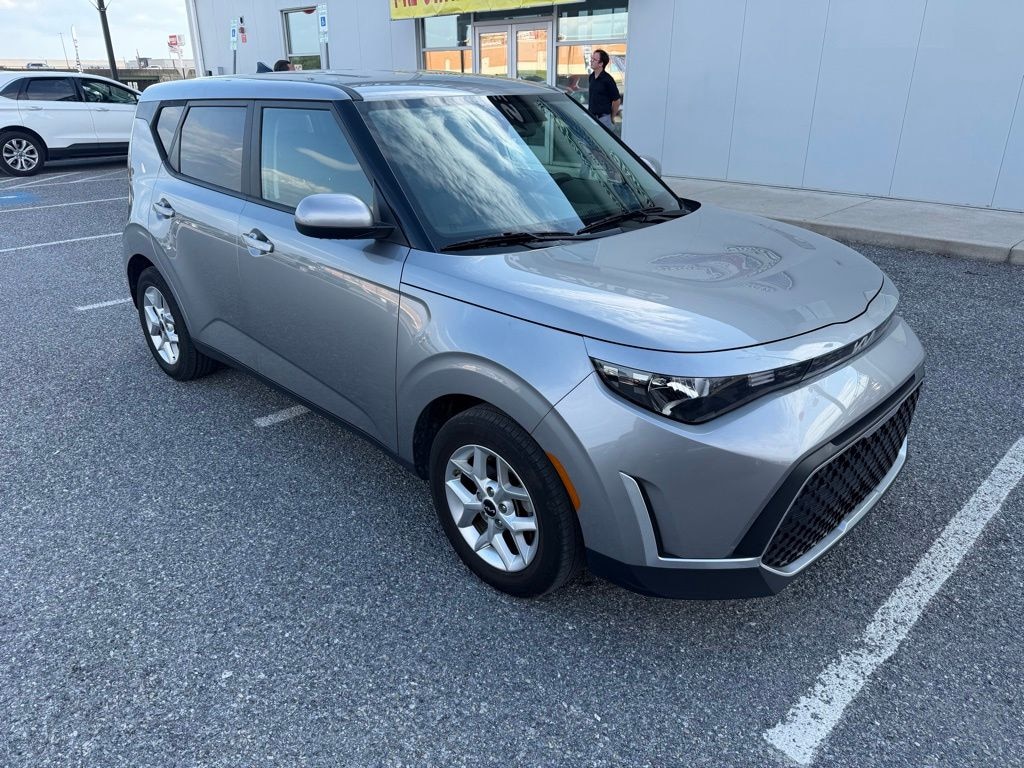 Used 2024 Kia Soul LX HATCHBACK