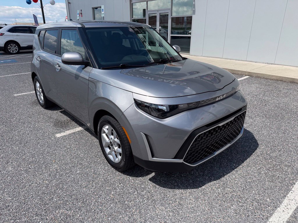 Used 2025 Kia Soul LX HATCHBACK