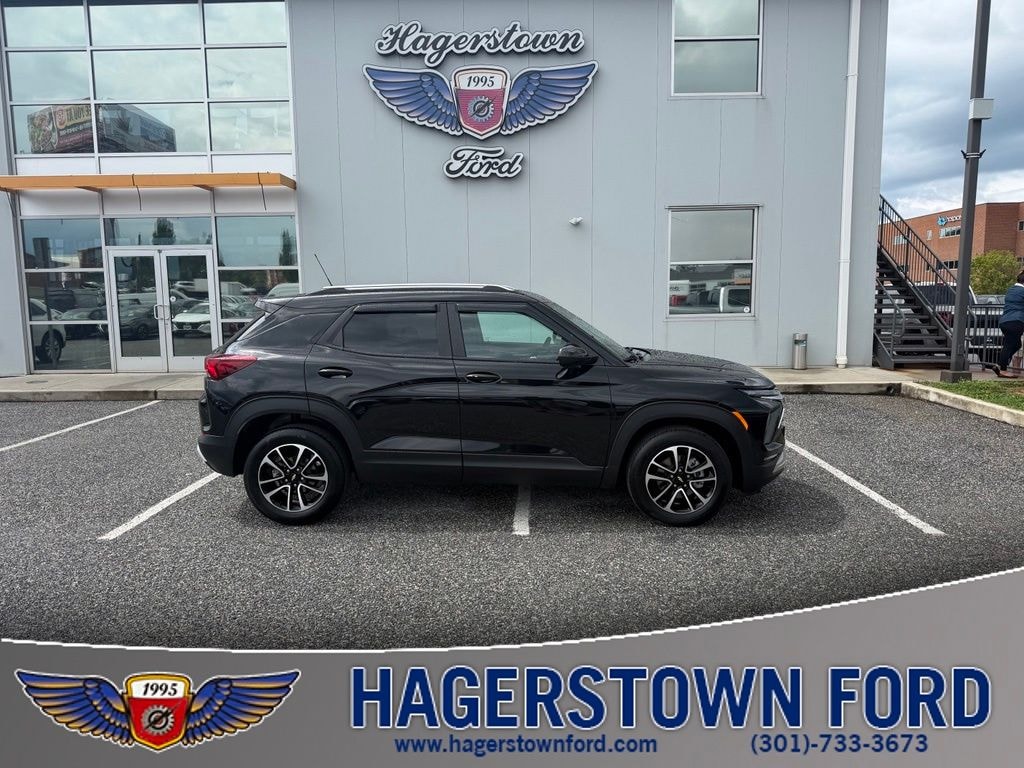 Used 2025 Chevrolet Trailblazer LT SUV