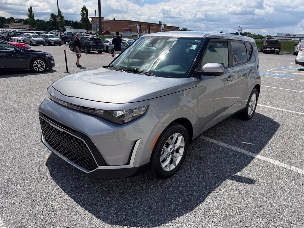 Used 2025 Kia Soul LX HATCHBACK