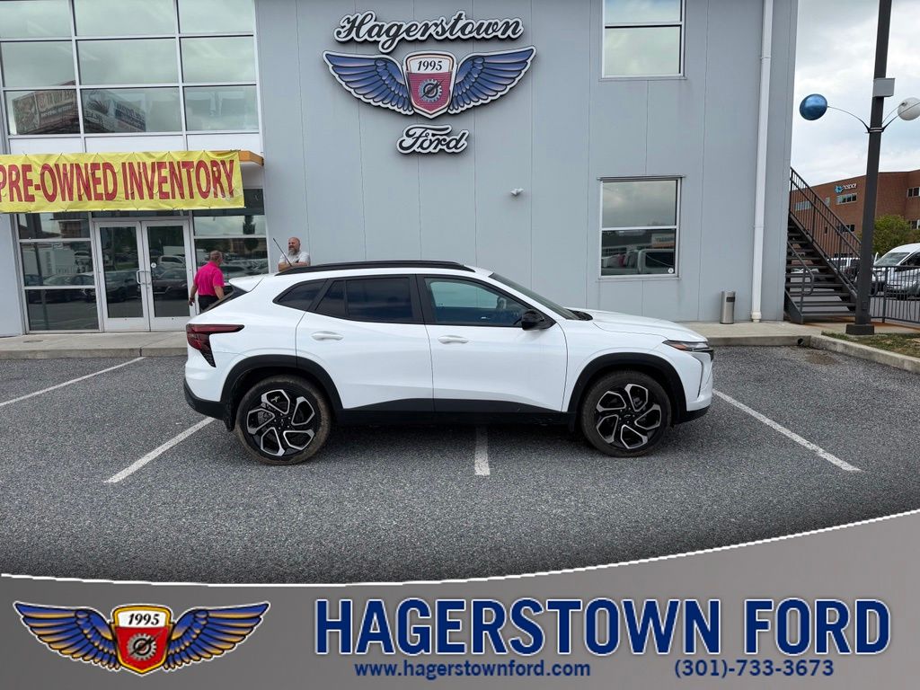 Used 2025 Chevrolet Trax 2RS SUV