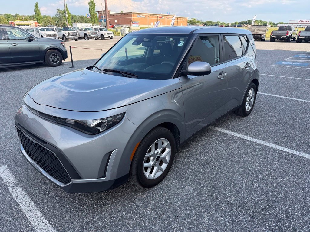 Used 2024 Kia Soul LX HATCHBACK