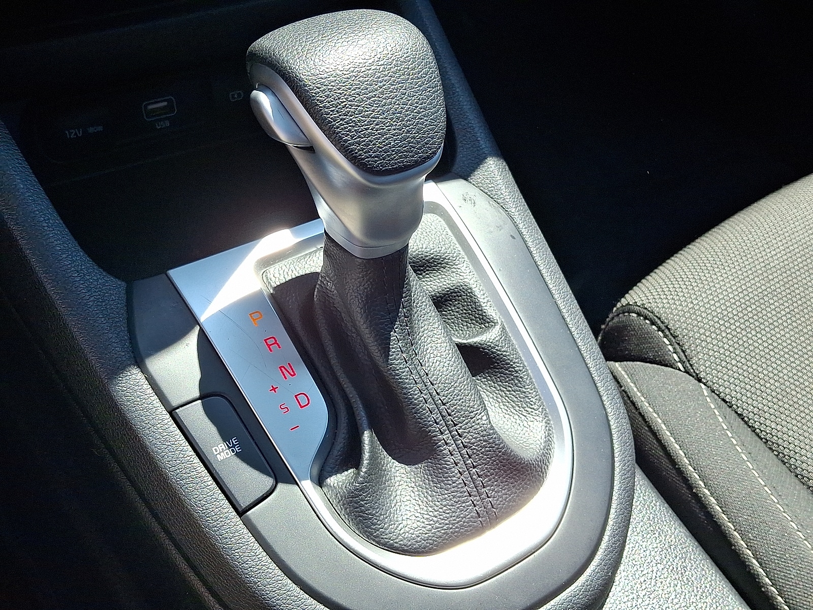 2024 Kia Forte LXS - Photo 14