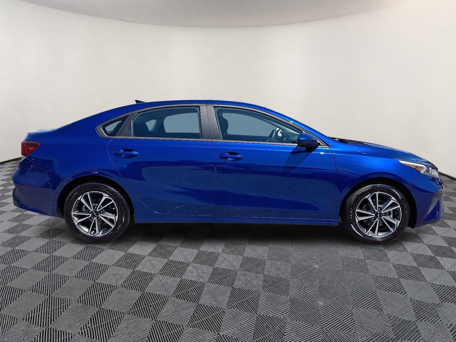 2024 Kia Forte LXS - Photo 7
