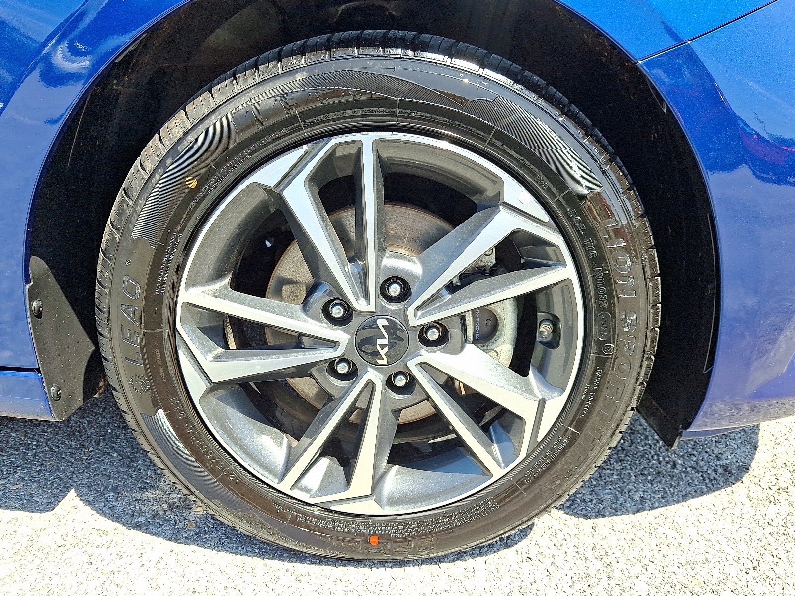 2024 Kia Forte LXS - Photo 8