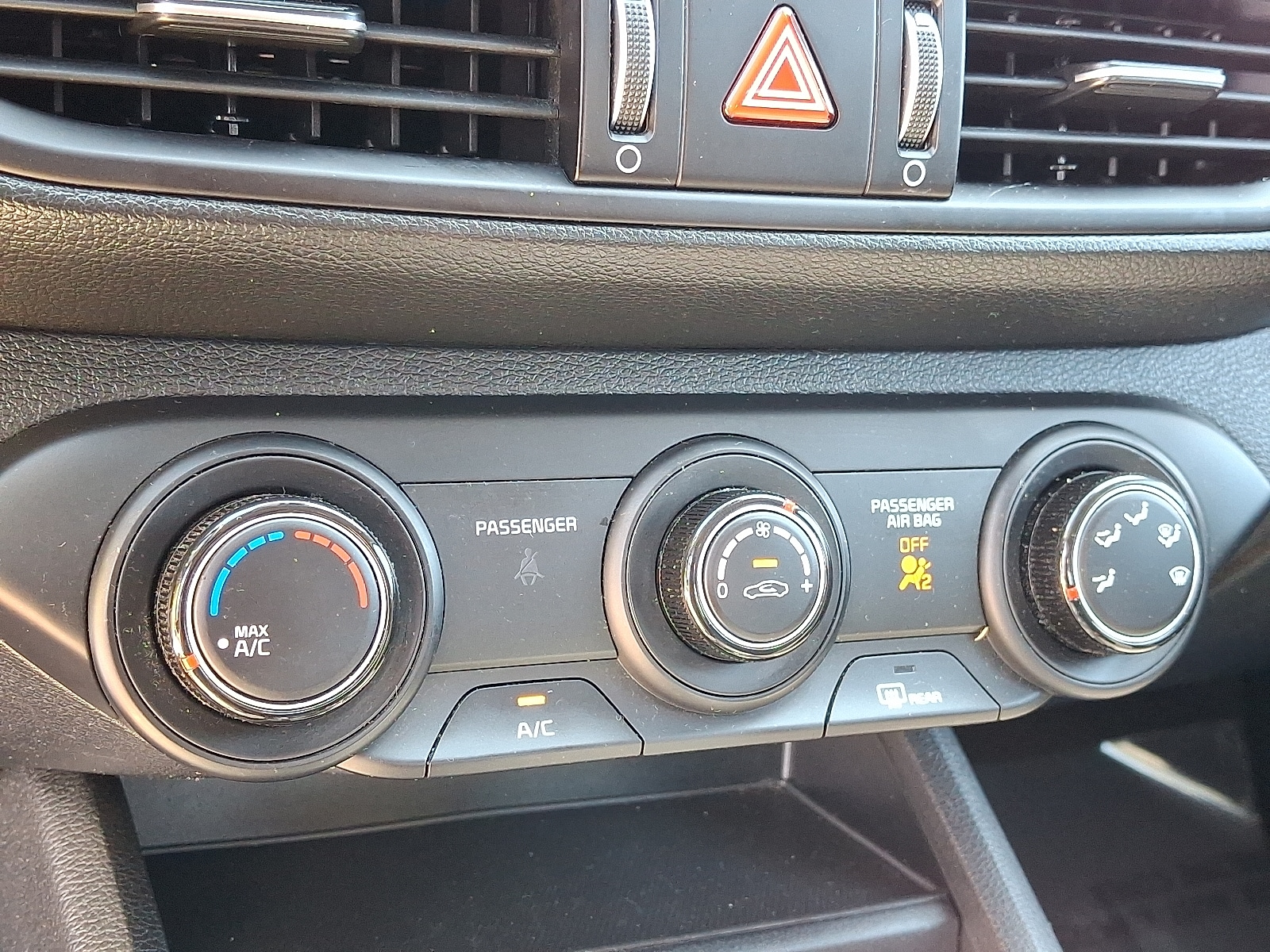 2024 Kia Forte LXS - Photo 15