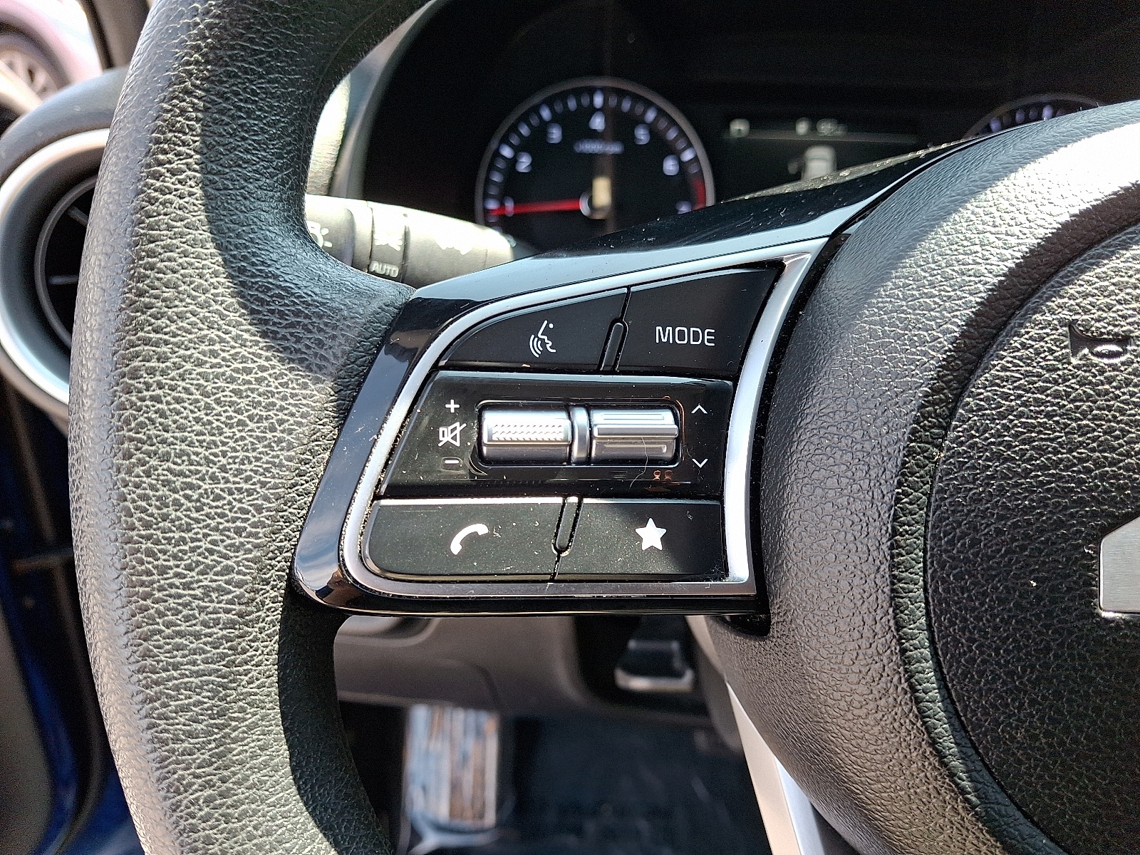2024 Kia Forte LXS - Photo 20