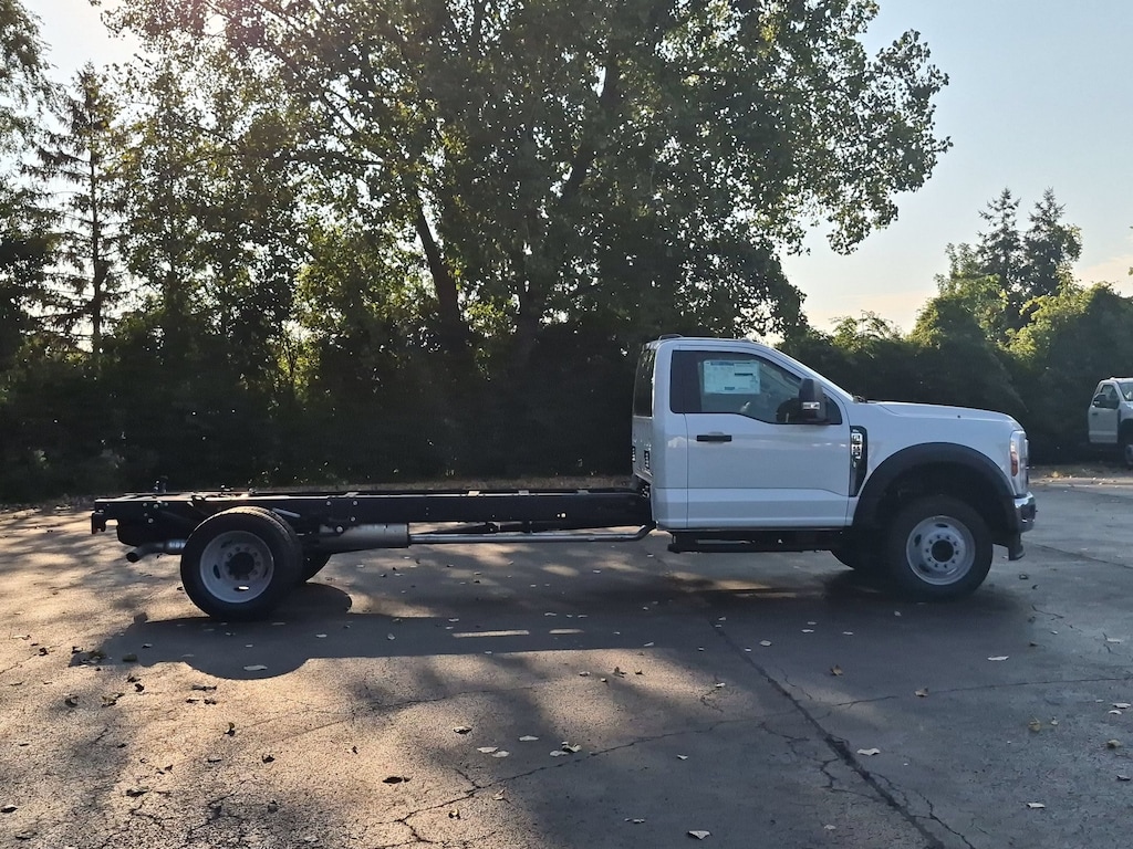 New 2026 Ford Super Duty F-550 DRW XL 2WD Reg Cab 205 WB 120 CA
