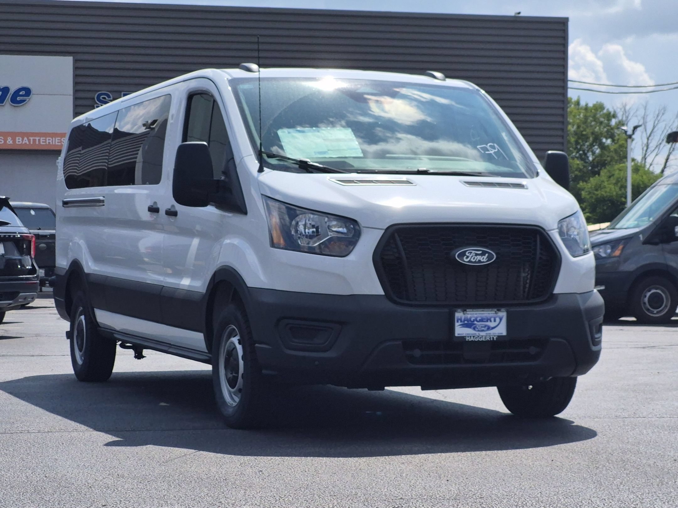 New 2026 Ford Transit Passenger Wagon T-350 148 Low Roof XL RWD T-350 148 Low Roof XL RWD