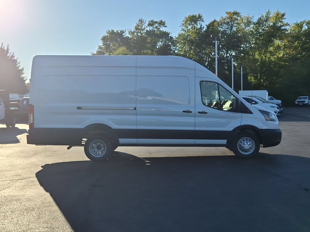 New 2027 Ford Transit T-350 HD 148 EL Hi Rf 9950 GVWR DRW AWD T-350 HD 148 EL Hi Rf 9950 GVWR DRW AWD