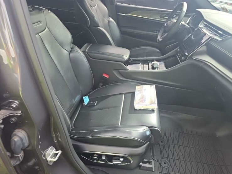 Used 2022 Jeep New Grand Cherokee Overland SUV