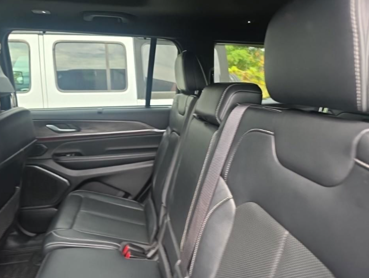 Used 2022 Jeep New Grand Cherokee Overland SUV
