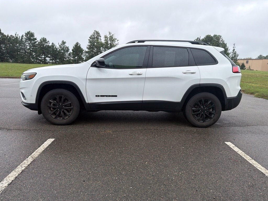 Used 2023 Jeep Cherokee Altitude Lux SUV