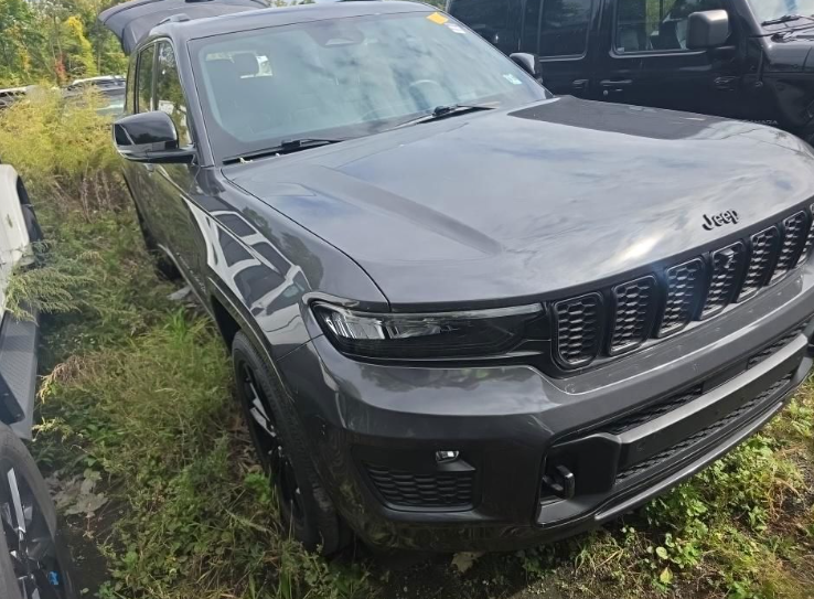 Used 2022 Jeep New Grand Cherokee Overland SUV