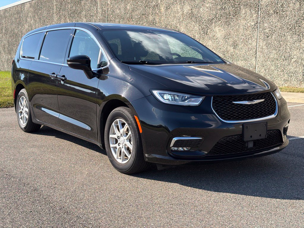 Used 2025 Chrysler Pacifica Select Minivan/Van